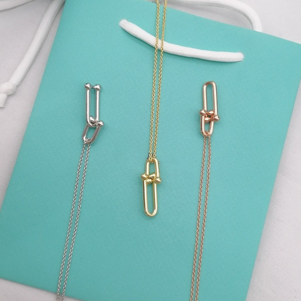 {
"⭐Luxery Jewels": "⭐ラグジュアリー・ジュエルズ",
"HARDWEAR GOLD DROP PEDANT NECKLACE": "ハードウェア ゴールド ドロップ ペンダント ネックレス"
}