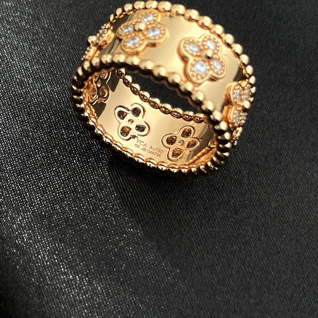 {
"⭐Luxery": "PERLEE DIAMANT RING GROSS"
}
