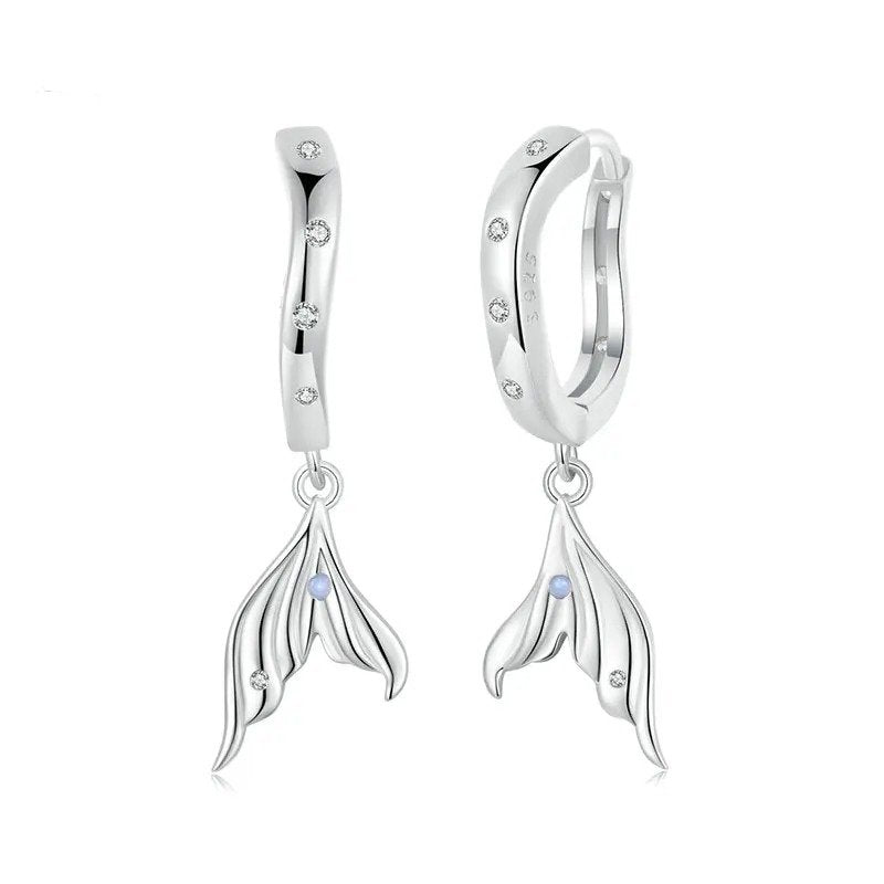 Zierlicher vergoldeter Ohrring Hypoallergener Fischschwanz-Ohrring Geschenk SCE1744