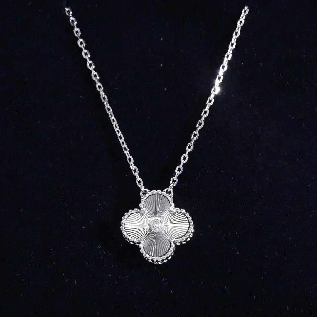 [Luxery]CLOVER  15MM DIAMOND LASER NECKLACE SILVER