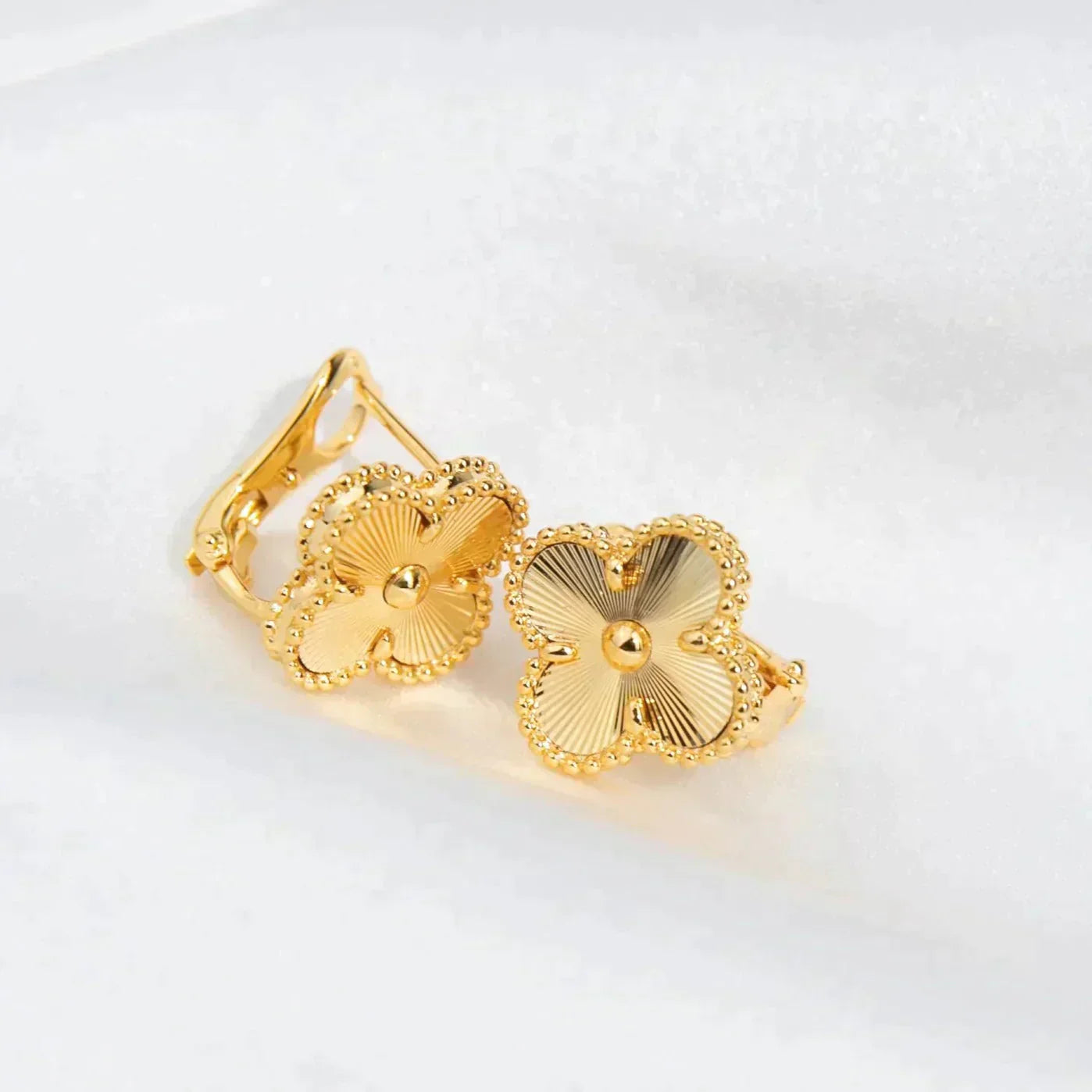 [Luxery]CLOVER MEDIUM 1 MOTIFS LASER EARRINGS