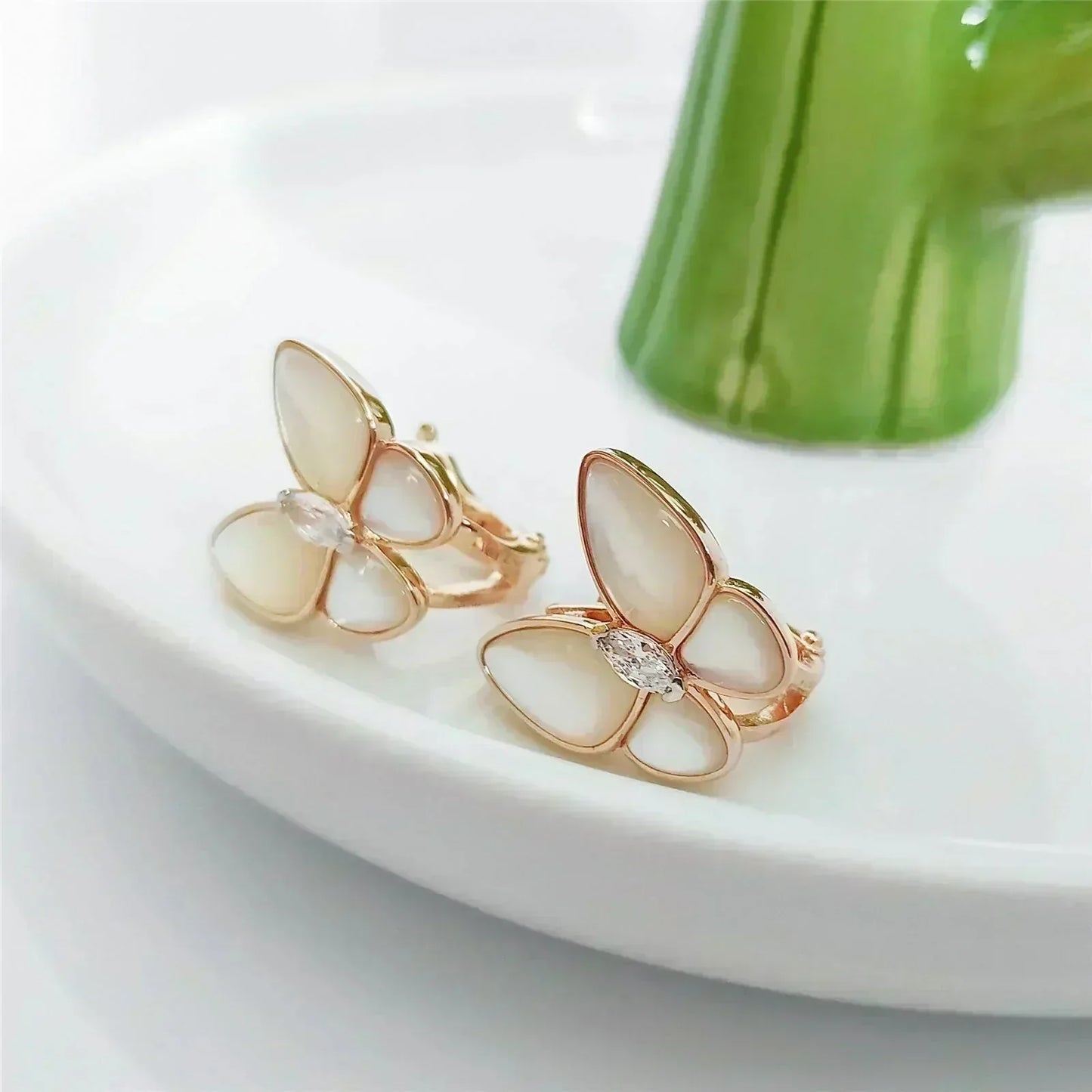 [Luxery]BUTTERFLY MOP DIAMOND EARRINGS