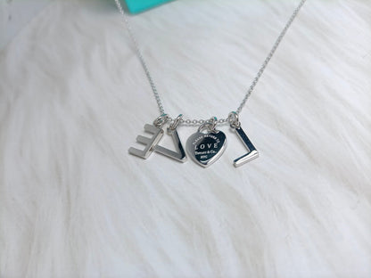 [⭐Luxery Jewels]LOVE TEXT PEDANT NECKLACE