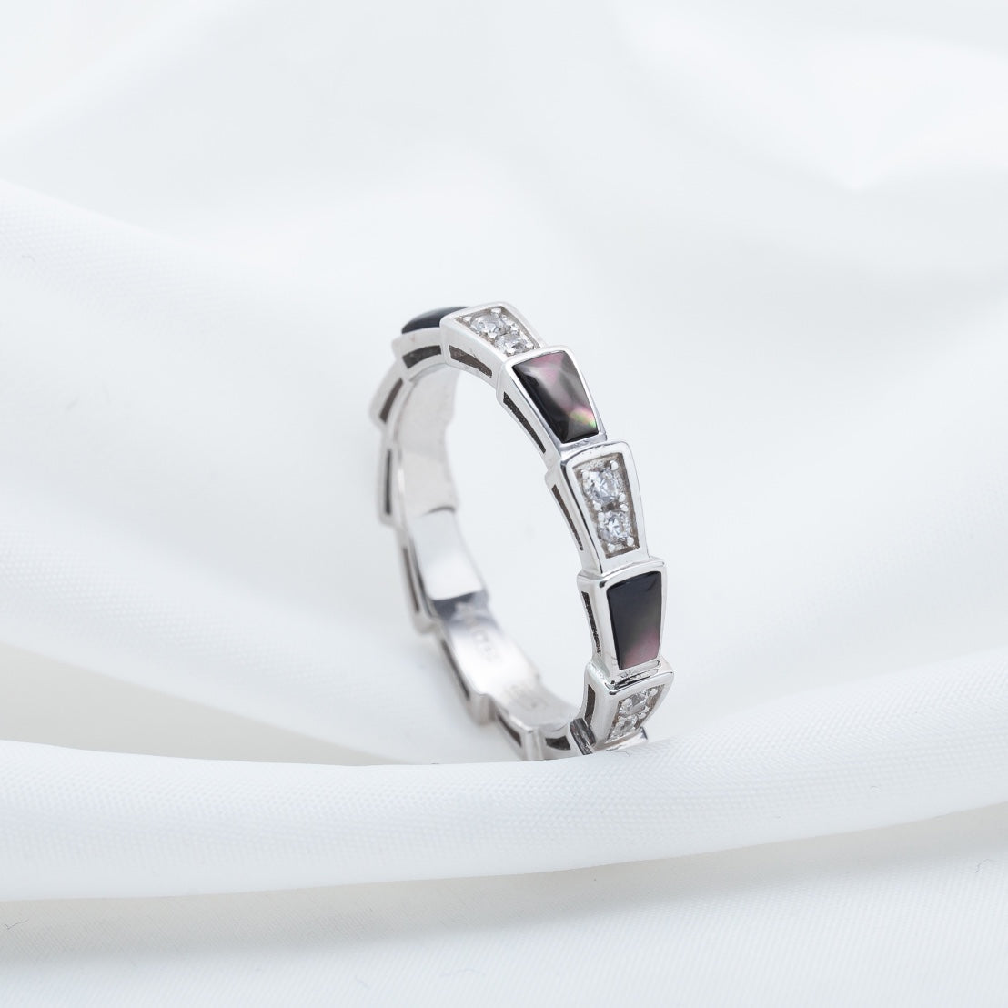 {
  "⭐Luxery": "セルペンティ リング シルバー ダイヤモンド ブラックマザーオブパール 3mm"
}