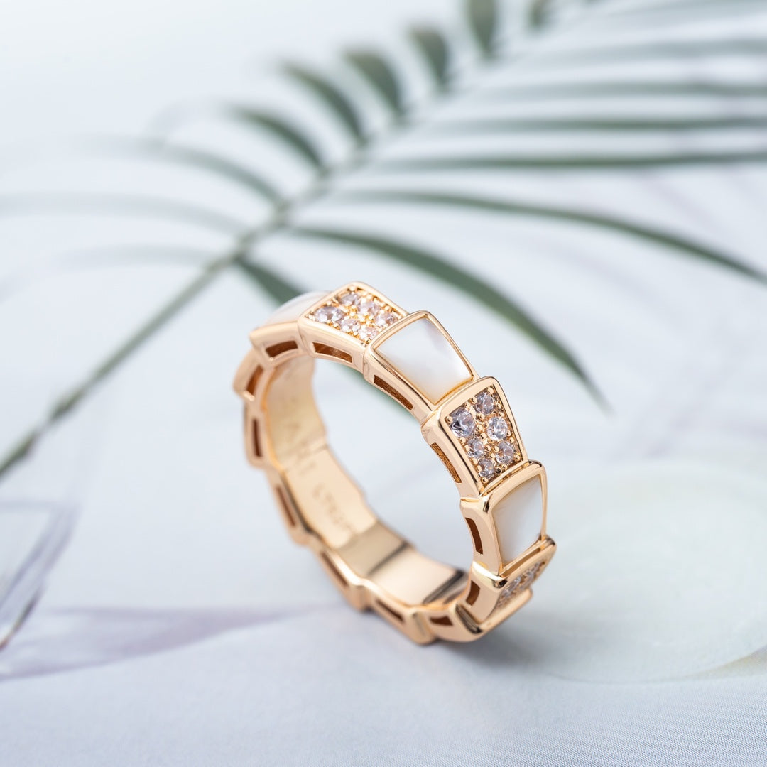 [⭐Luxus]SERPENTI RING ROSEGOLD PERLMUTT DIAMANT-PAVÉ 4MM