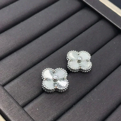 [Luxery]CLOVER MINI 9.5MM LASER EARRINGS