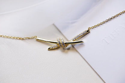 [⭐Luxery Jewels]KNOT NECKLACE GOLD DIAMONDS