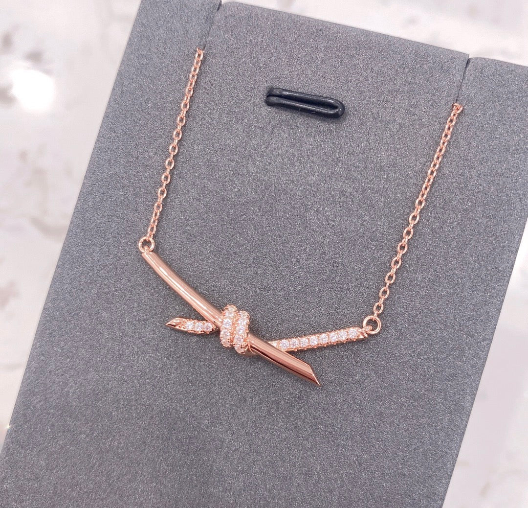 [⭐Luxery Jewels]KNOT NECKLACE DIAMONDS