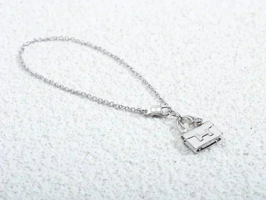 [Luxery]AMULETTE PEDANT SILVER NECKLACE