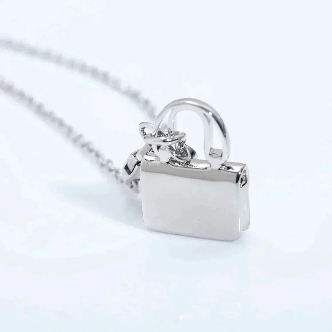 [Luxery]AMULETTE PEDANT SILVER NECKLACE