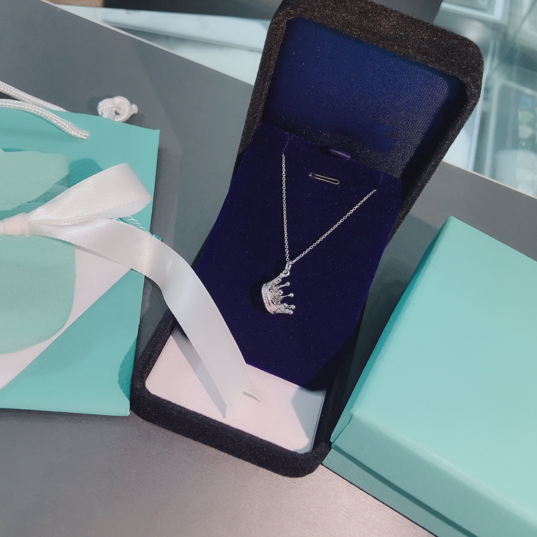 [⭐Luxery Jewels]CROWN PEDANT NECKLACE