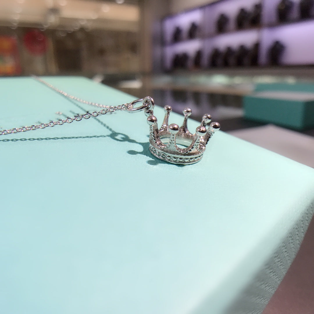 [⭐Luxery Jewels]CROWN PEDANT NECKLACE