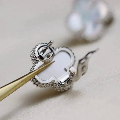 [Luxery]CLOVER MEDIUM 1 MOTIFS  WHITE MOP EARRINGS SILVER