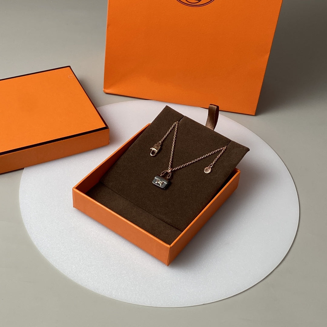 [Luxery]CONSTANCE BLACK PEDANT PINK GOLD NECKLACE