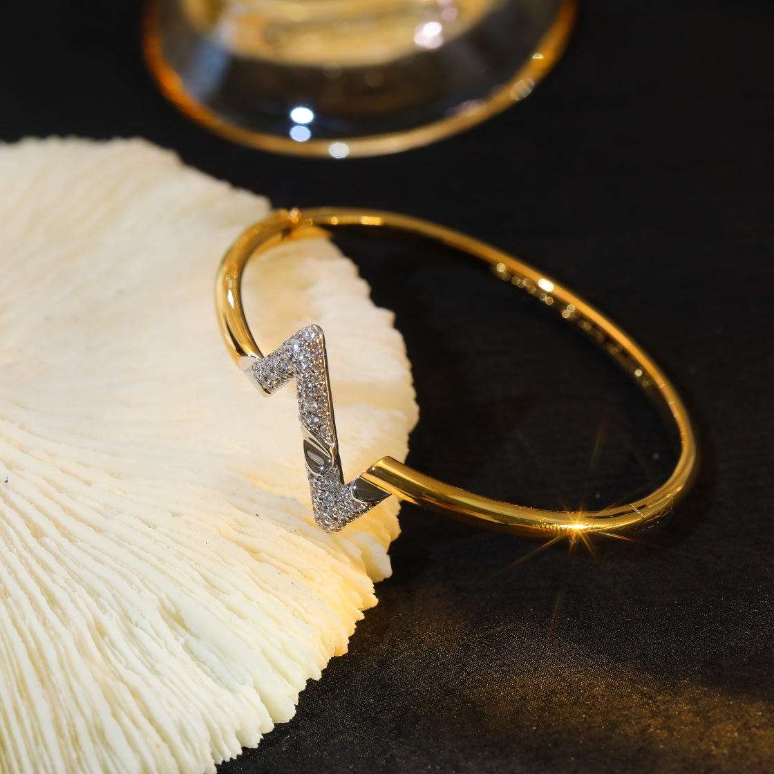 [Luxery]VOLTE UPSITE DOWN GOLD DIAMOND BRACELET