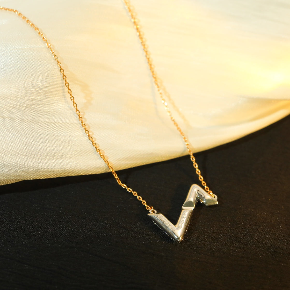 [Luxery]VOLT SILVER DIAMOND PEDANT NECKLACE