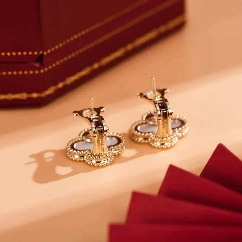 [Luxery]CLOVER MEDIUM 1 MOTIFS  WHITE MOP STUD EARRINGS