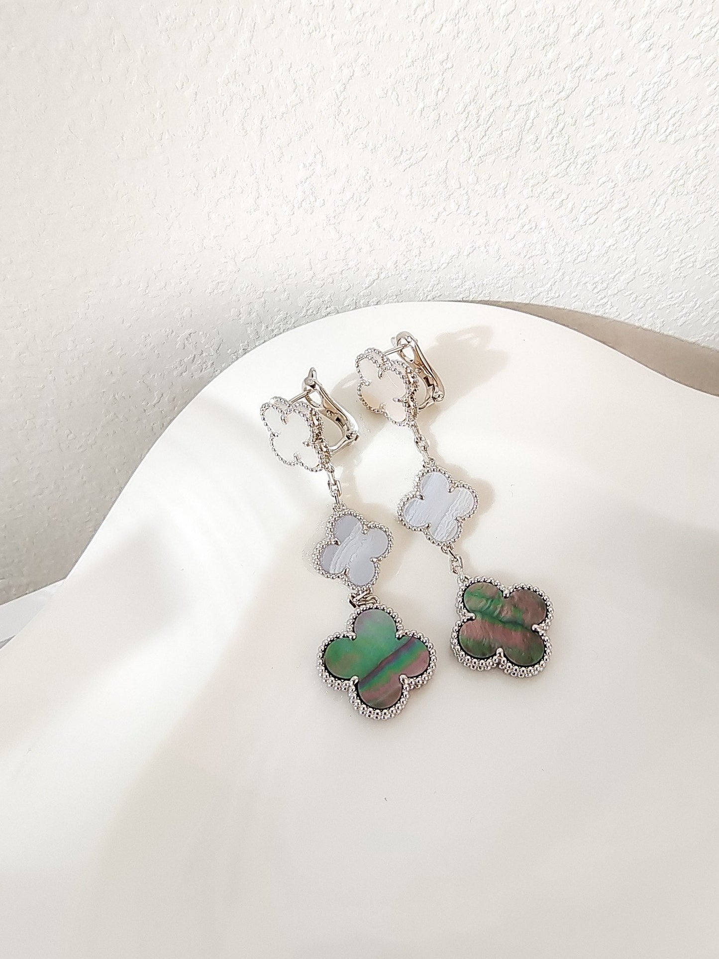 [Luxery]CLOVER 3 MOTIFS CHALCEDONY DARK MOP SILVER EARRINGS