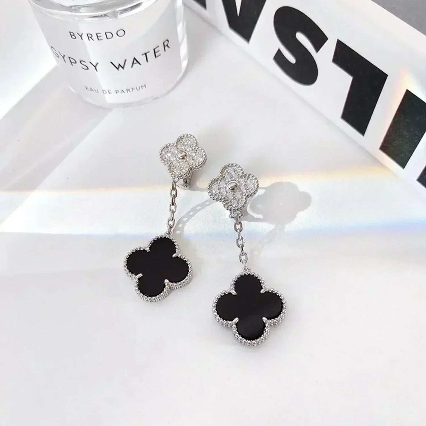 [Luxery]CLOVER 2 MOTIFS  DIAMOND ONYX EARRINGS SILVER