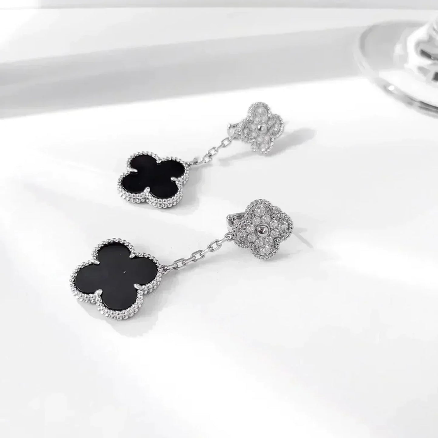 [Luxery]CLOVER 2 MOTIFS  DIAMOND ONYX EARRINGS SILVER