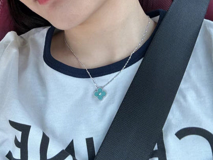 [Luxery]CLOVER 1 DIAMOND LIGHT BLUE SILVER NECKLACE