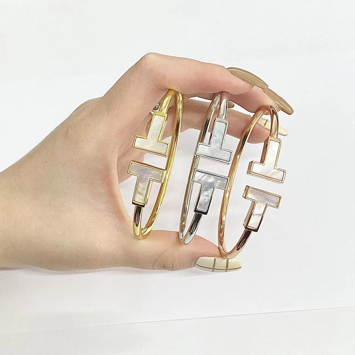 [⭐Luxery Jewels]T WIDE MOP OPEN BRACELET