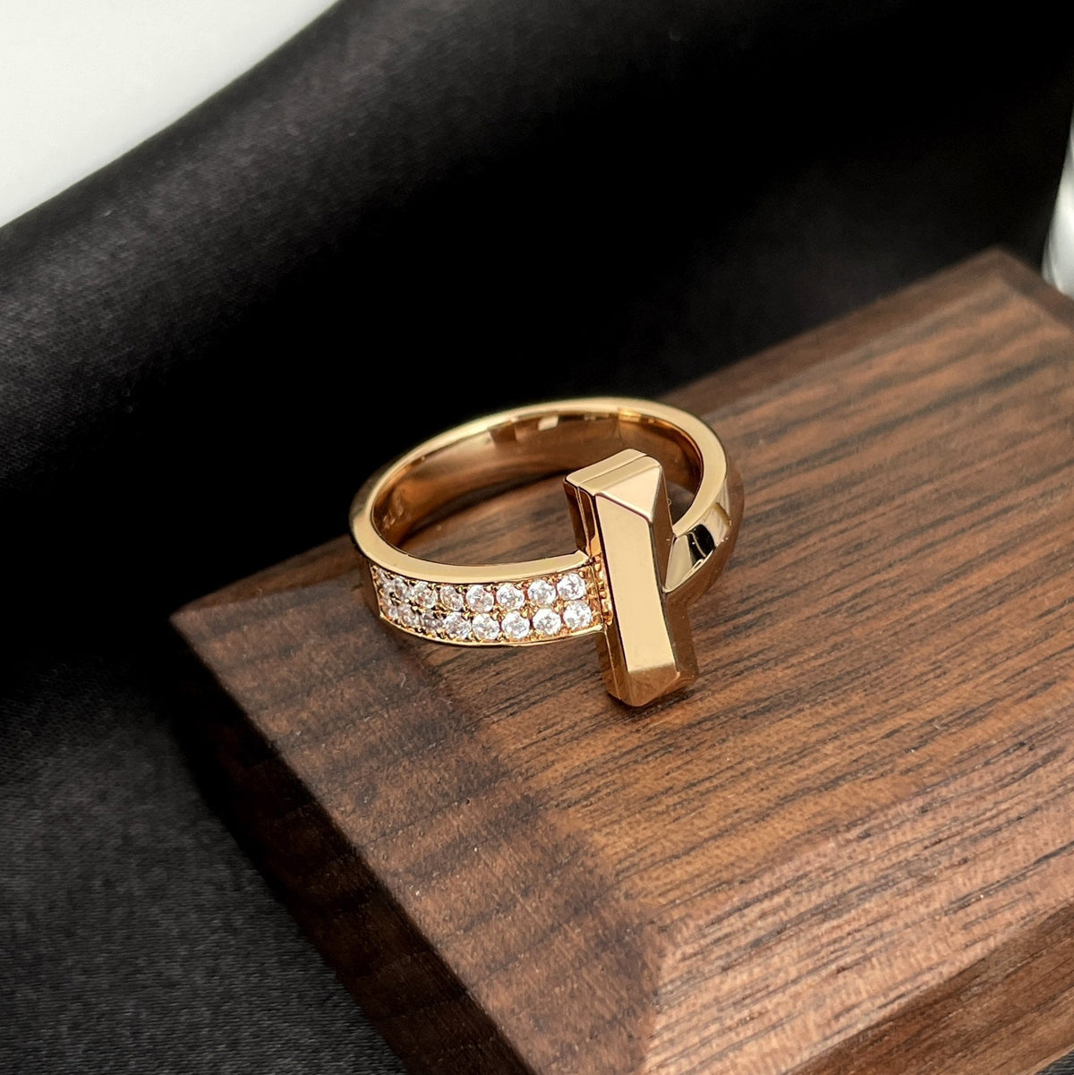 [⭐Luxery Jewels]T WIDE DIAMOND RING