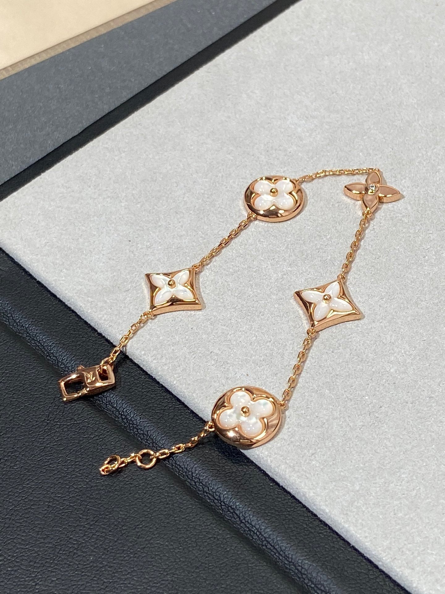 [Luxery]STAR AND SUN 5 MOTIF MOP PINK GOLD BRACELET