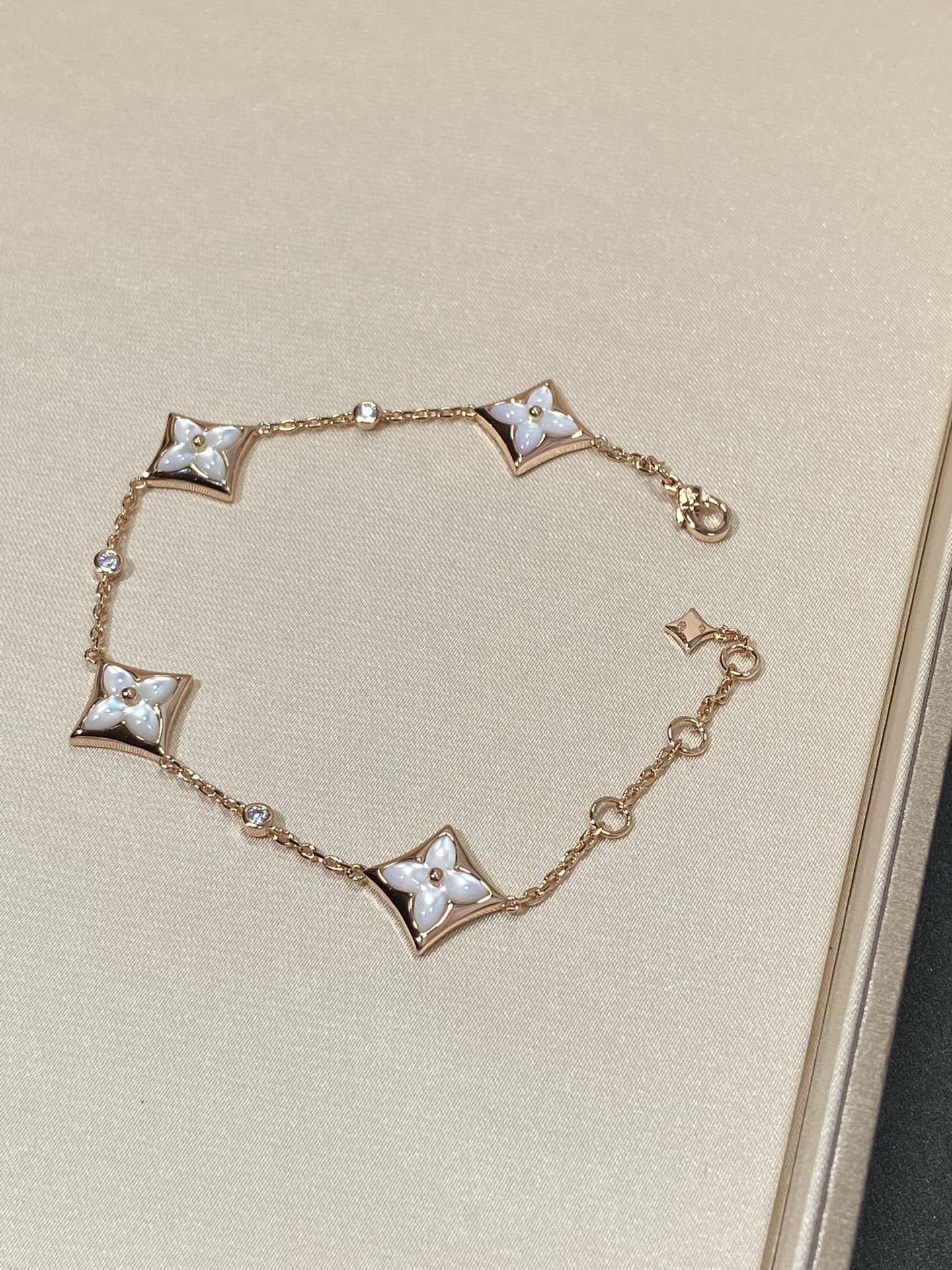 [Luxery]STAR 4 MOTIF MOP DIAMOND PINK GOLD BRACELET
