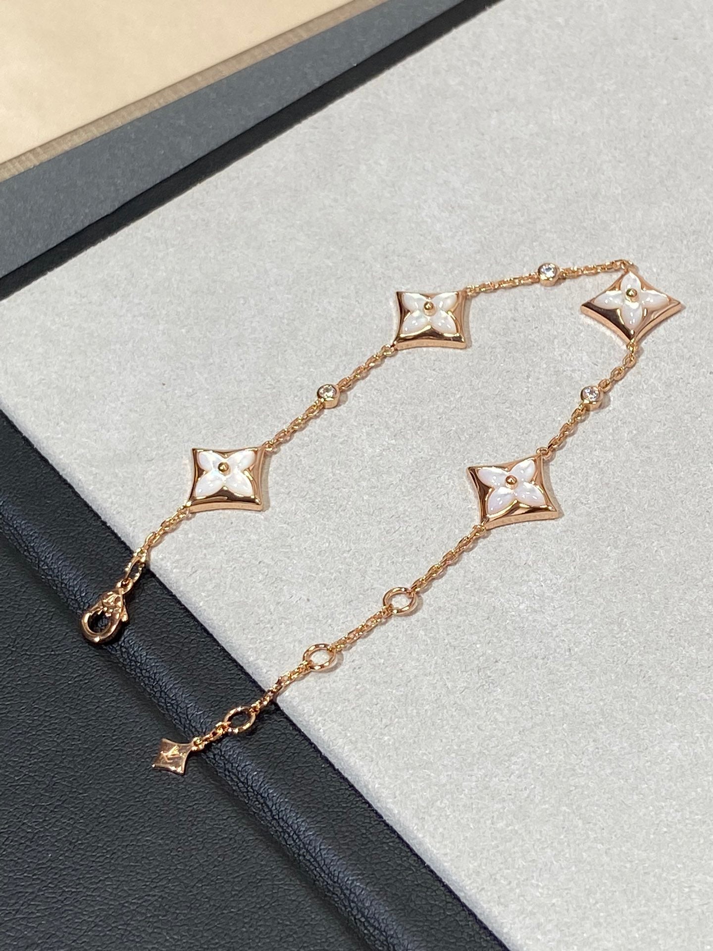 [Luxery]STAR 4 MOTIF MOP DIAMOND PINK GOLD BRACELET