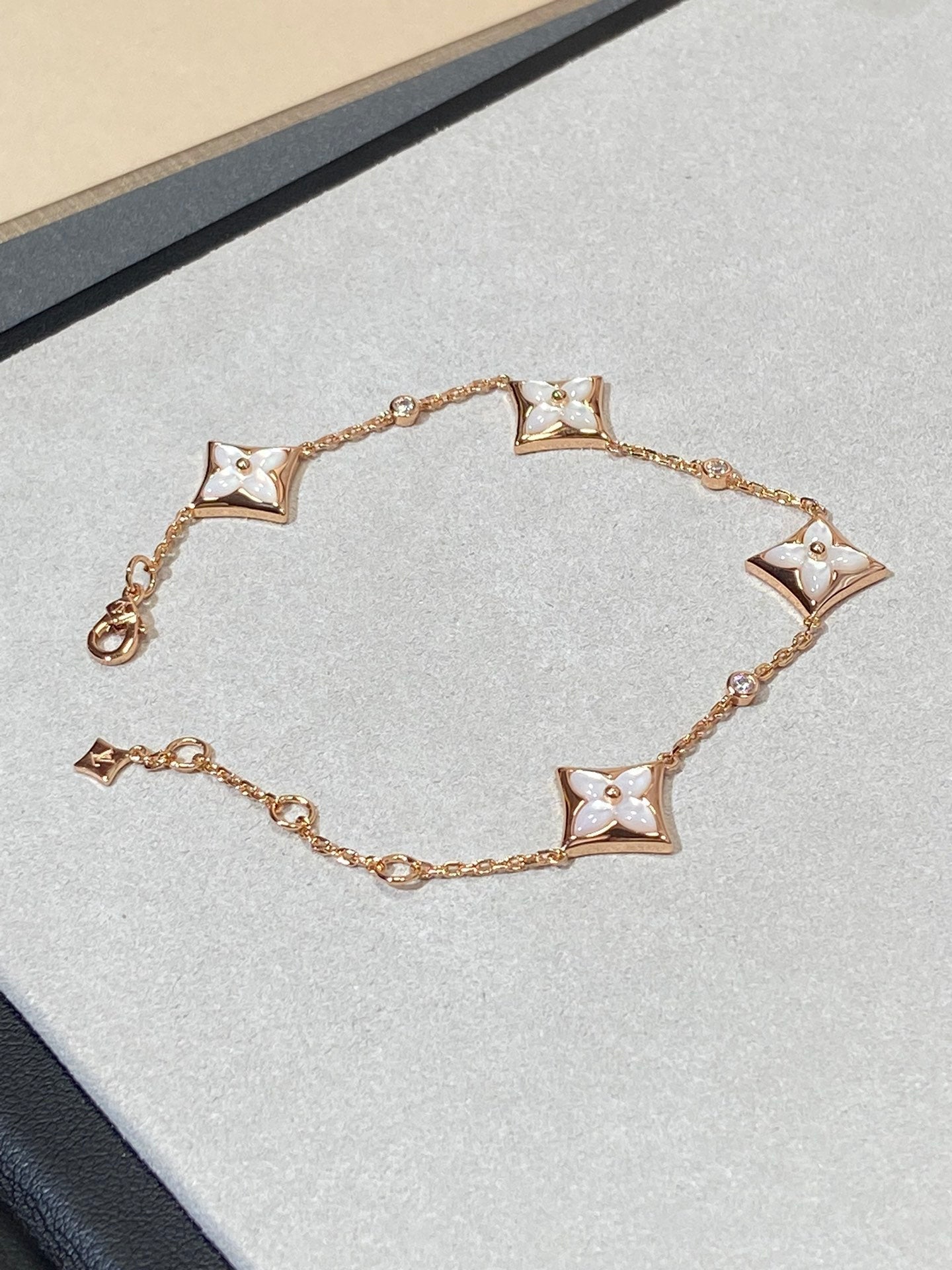 [Luxery]STAR 4 MOTIF MOP DIAMOND PINK GOLD BRACELET