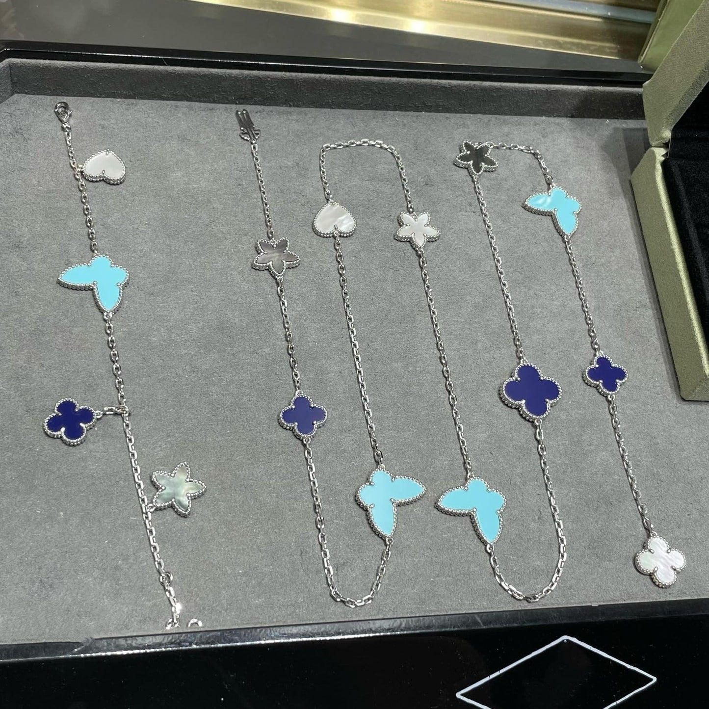 [Luxery]LUCKY CLOVER SILVER 11 MOTIF NECKLACE
