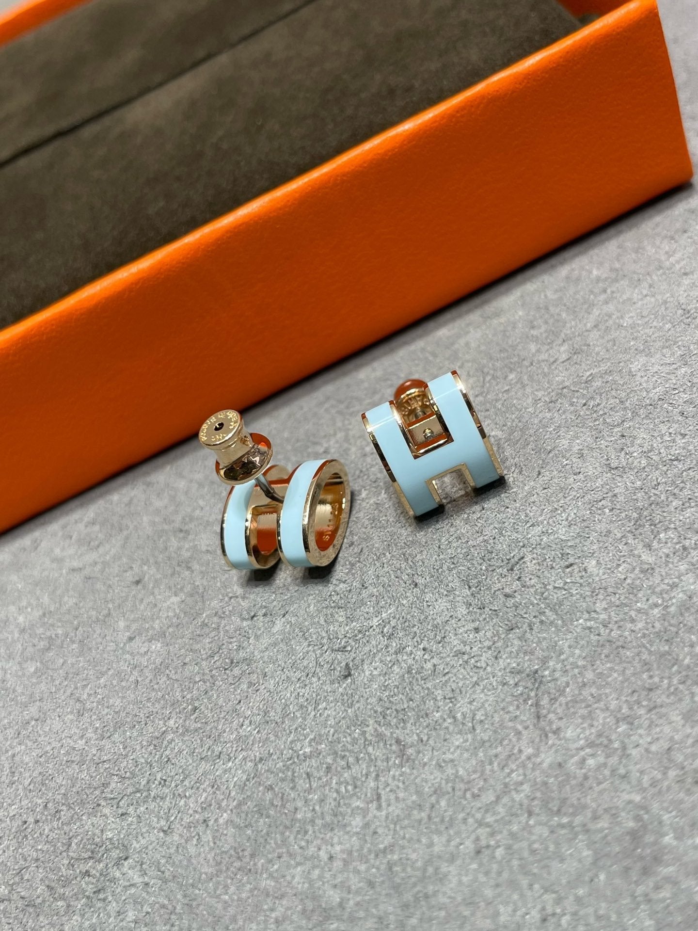 [Luxery]POP H SKY BLUE STUD EARRINGS