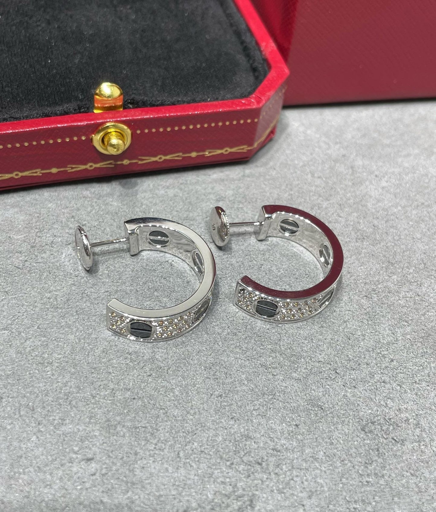 [Luxery]LOVE CERAMIC DIAMOND PAVED SILVER EARRINGS