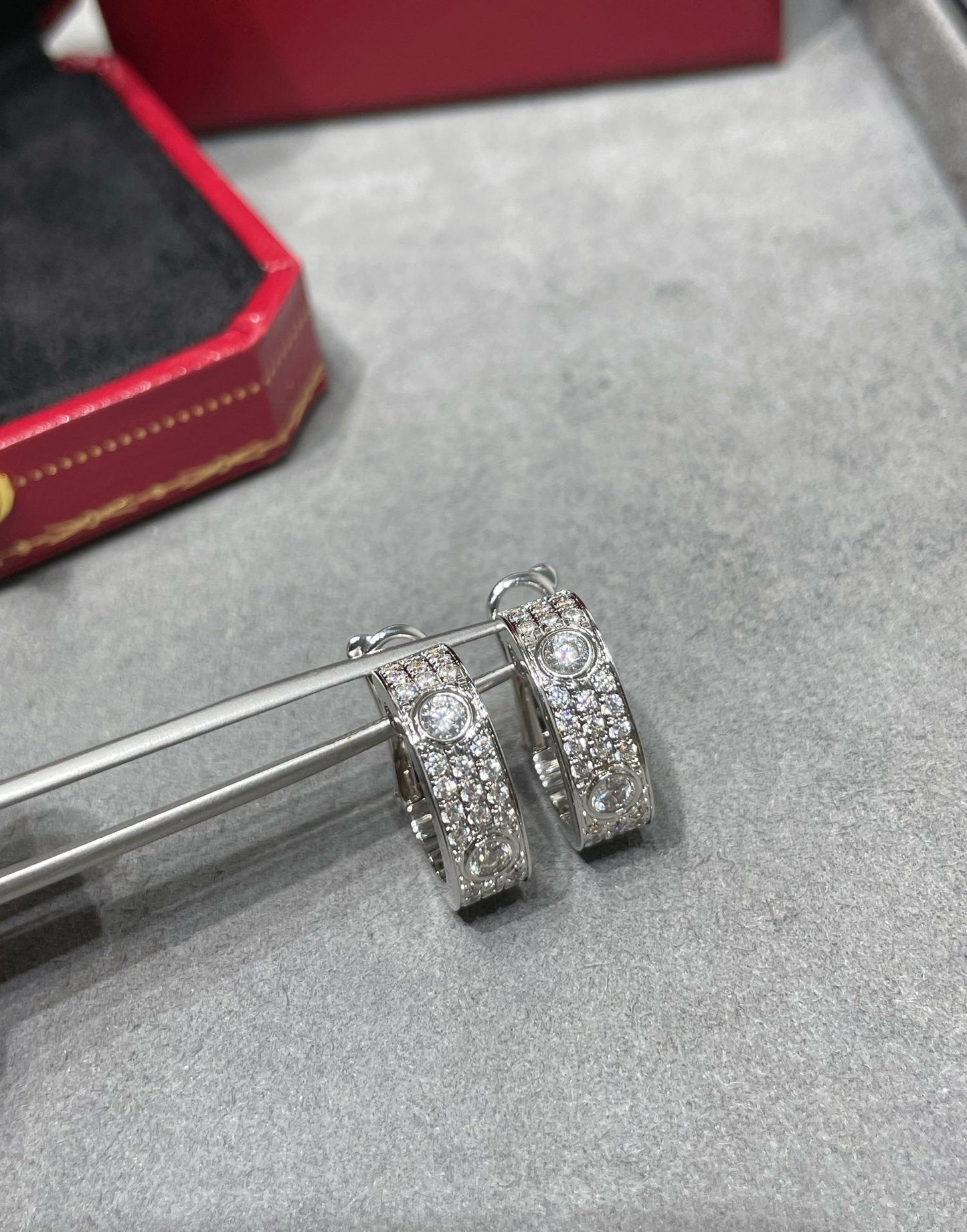 [Luxery]LOVE 5.5MM DIAMOND PAVED EARRINGS