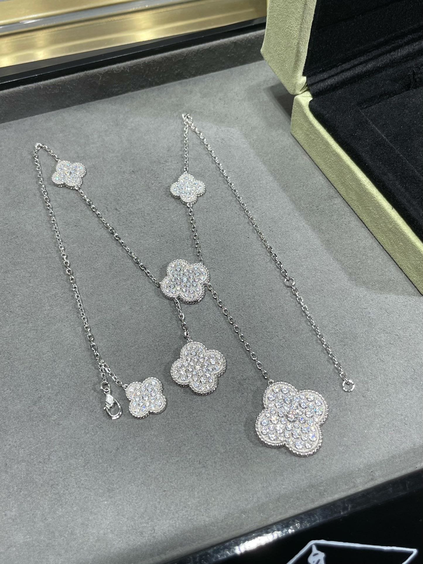 [Luxery]CLOVER 6 MOTIF DIAMOND PAVED NECKLACE