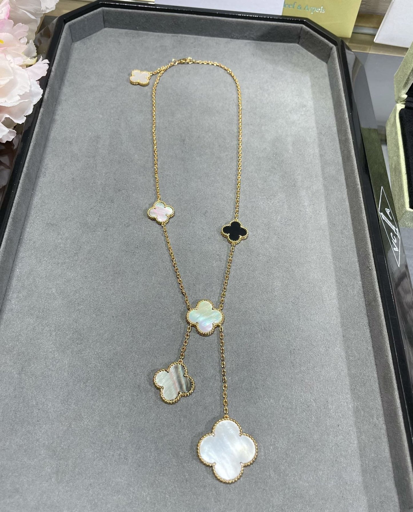 [Luxery]CLOVER 6 MOTIF MOP ONYX GOLD NECKLACE