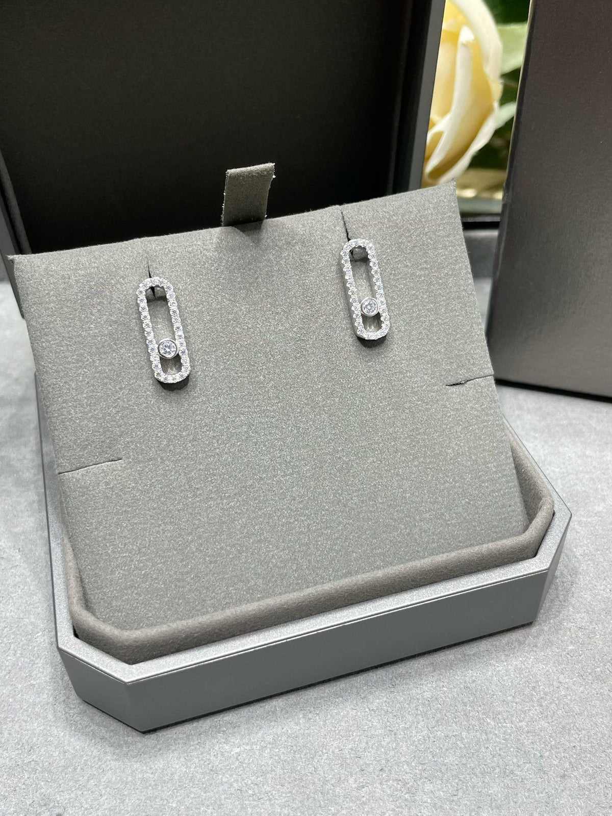 [⭐ラグジュアリー] ムーブ ウノ ダイヤモンド パヴェ スタッドピアス