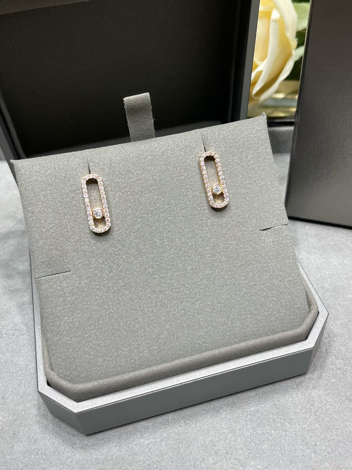 [⭐ラグジュアリー] ムーブ ウノ ダイヤモンド パヴェ スタッドピアス