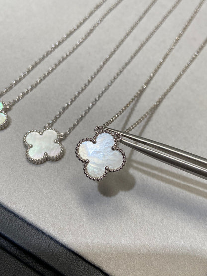 [Luxery]CLOVER MEDIUM SILVER WHITE MOP NECKLACE