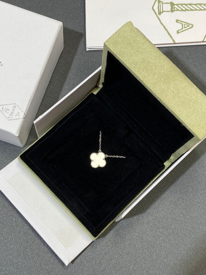 [Luxery]CLOVER MEDIUM SILVER WHITE MOP NECKLACE