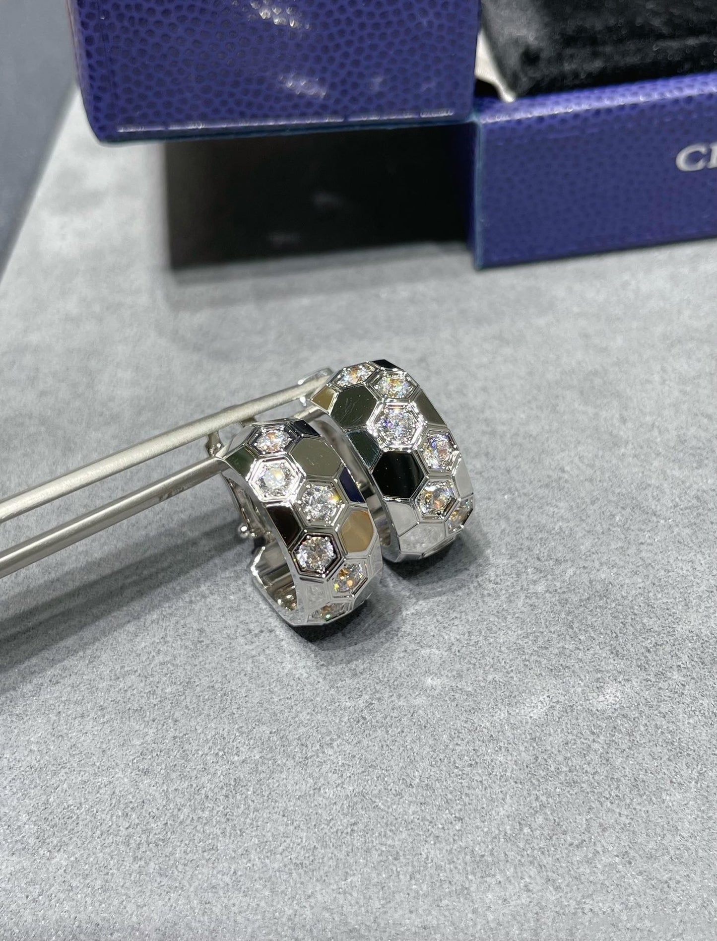 [Luxery]BEE LOVE DIAMOND HOOP EARRINGS