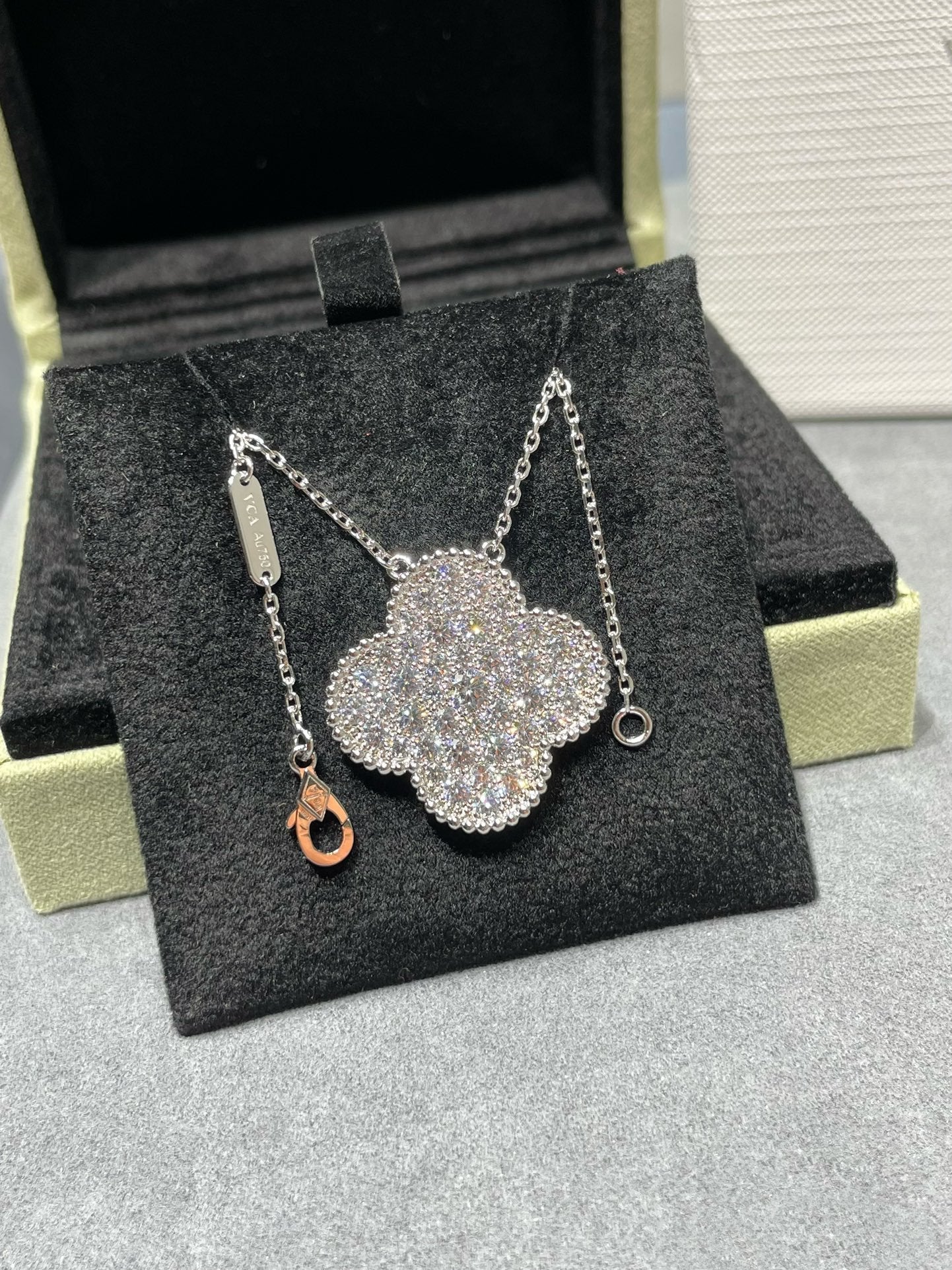 [Luxery]CLOVER 25MM LARGE PENDANT DIAMOND PAVED SILVER NECKLACE