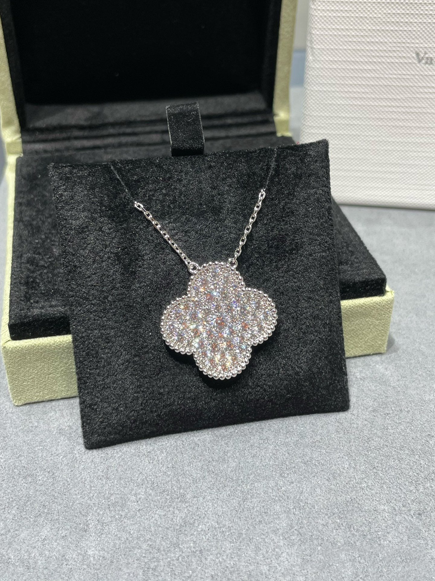 [Luxery]CLOVER 25MM LARGE PENDANT DIAMOND PAVED SILVER NECKLACE