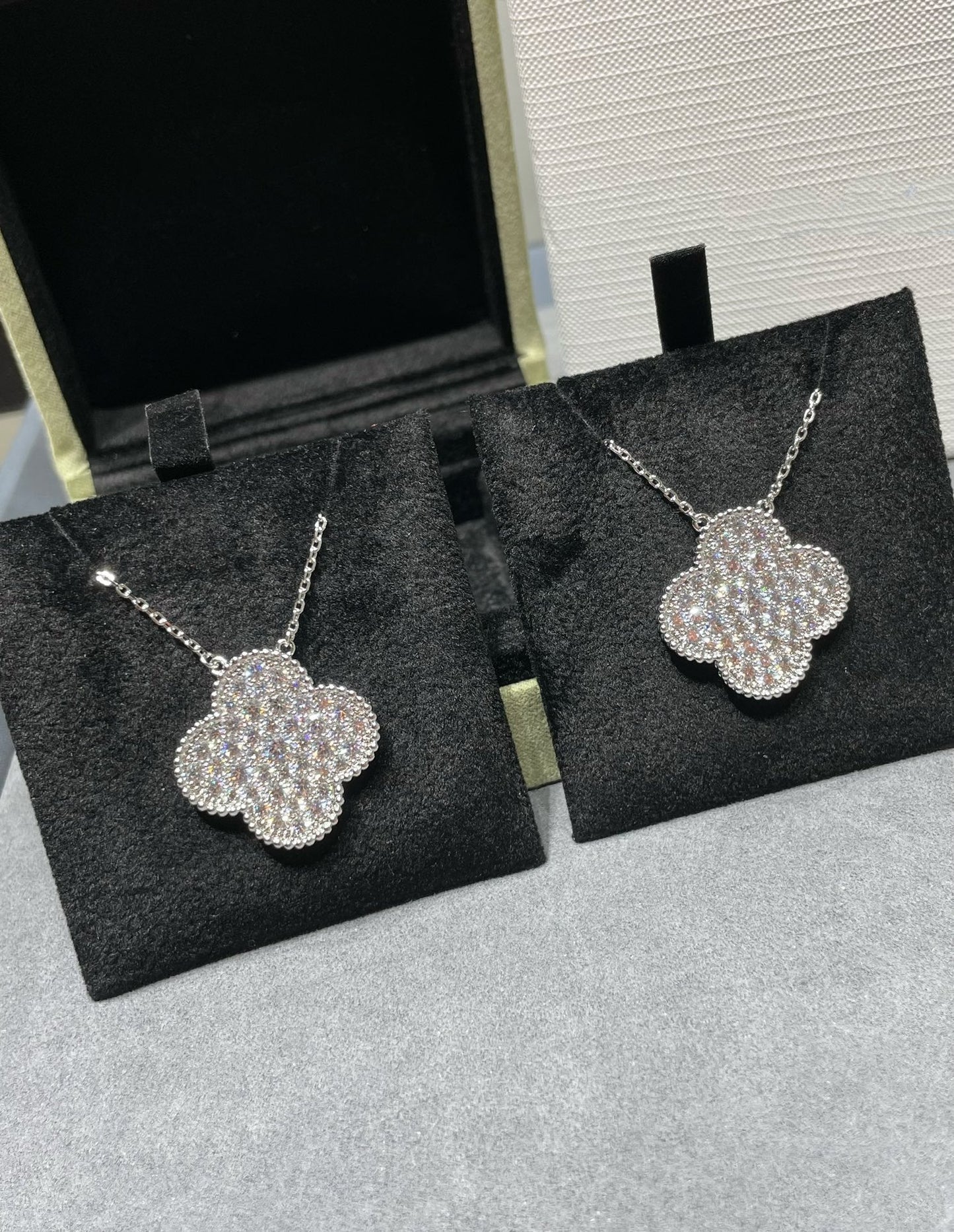 [Luxery]CLOVER 25MM LARGE PENDANT DIAMOND PAVED SILVER NECKLACE