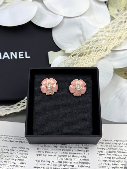 [Luxery]26C Pink Camellia Pearl Enamel Stud Earrings