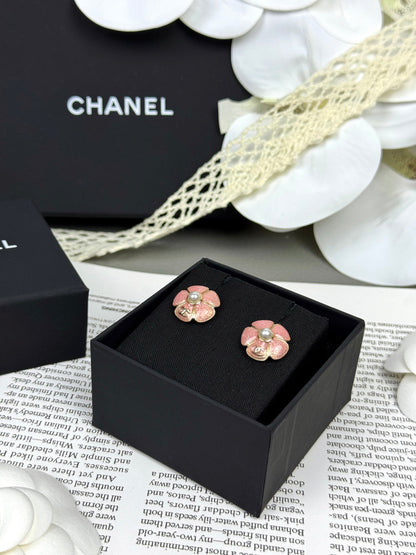 [Luxery]26C Pink Camellia Pearl Enamel Stud Earrings