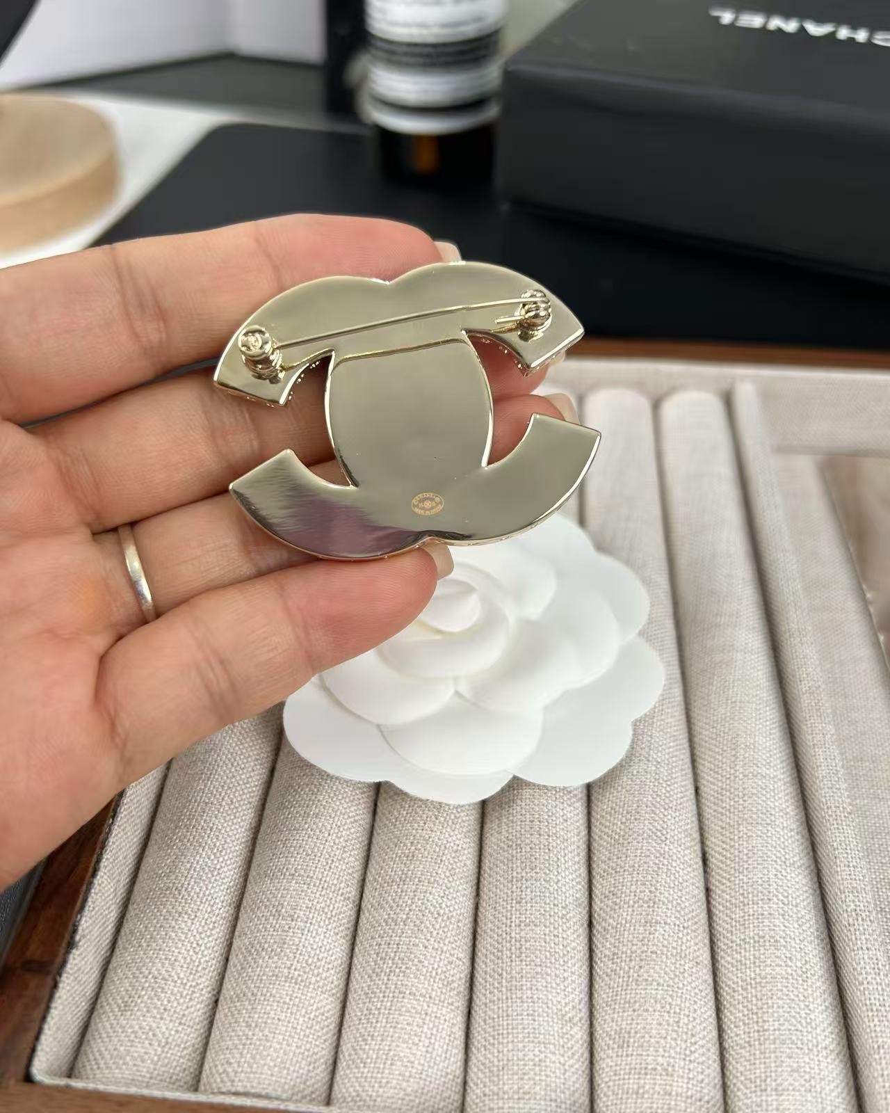 [Luxery]Pink Resin Classic Brooch 5cm