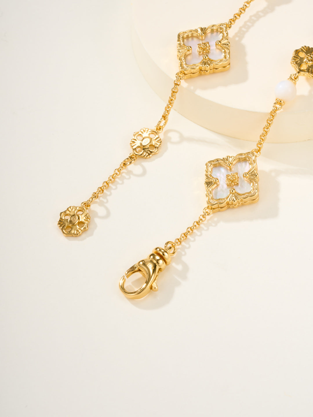 [Luxery]B.C.L ENAMELED Three-Flower Bracelet£¨Trumpet)