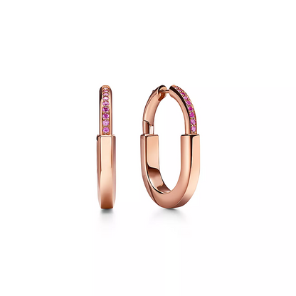 {
  "[⭐Luxery Jewels]LOCK MEDIUM PINK DIAMOND PINK GOLD EARRINGS": "[⭐Luxery Jewels]LOCK MITTLERE OHRRINGE AUS ROSADIAMANTEN UND ROSÉGOLD"
}